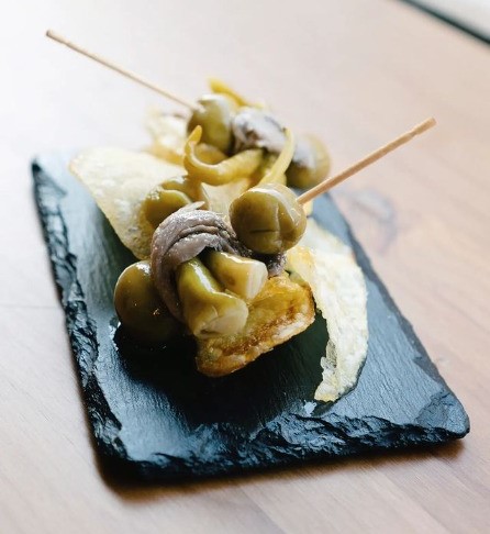 Experiencia gastronómica con tapas de calidad